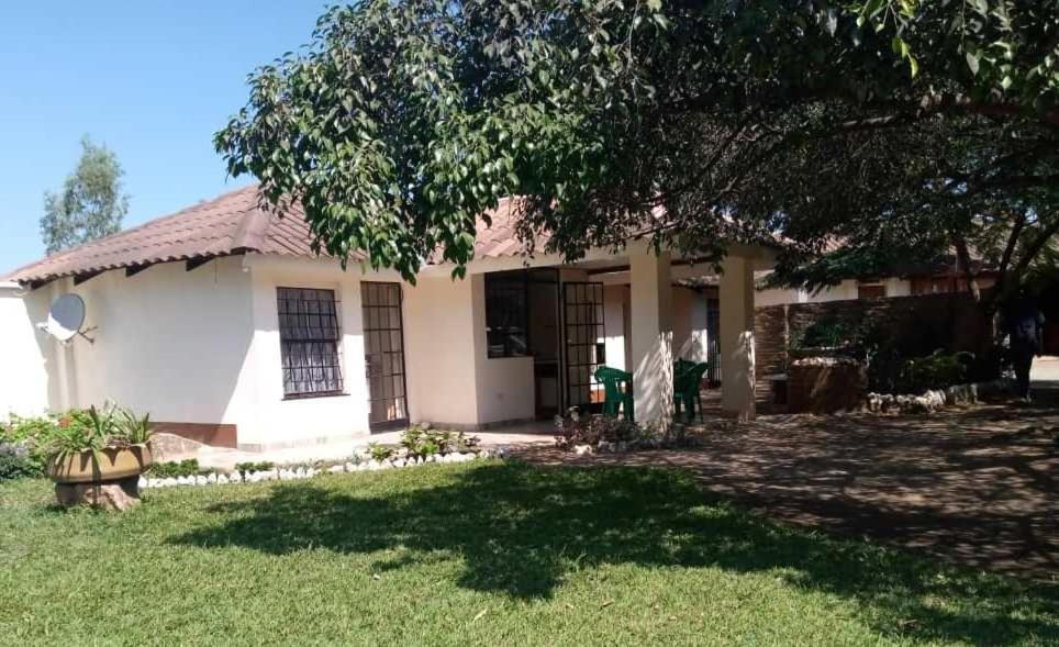 Bed and Breakfast Sonke Ball House Блантайр Экстерьер фото