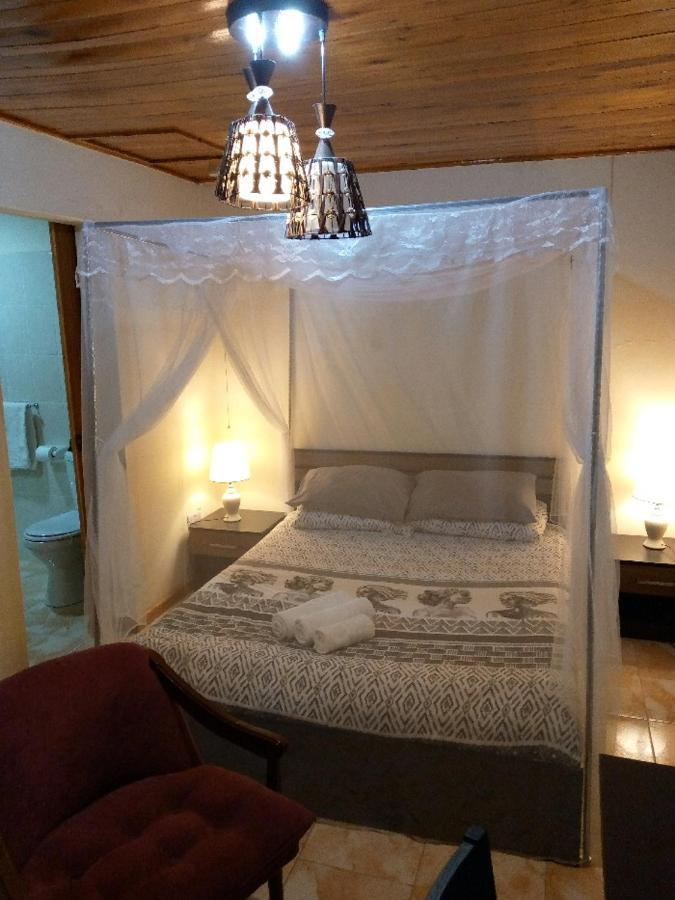 Bed and Breakfast Sonke Ball House Блантайр Экстерьер фото